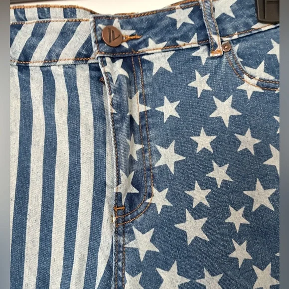 VENUS Americana Starry Denim Shorts - Picture 3 of 9